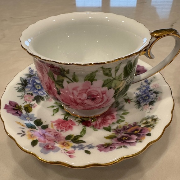 Vintage Royal Cotswolds Porcelain Tea Cup and Saucer Set of 2 - Picture 2 of 6